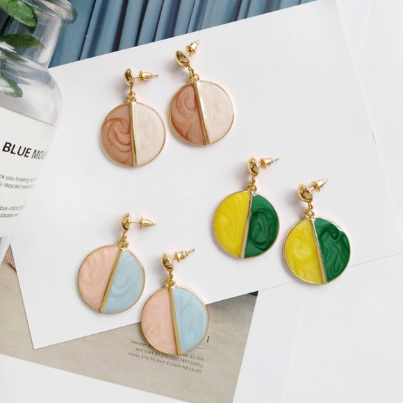 Kate Stylist Jewelry - ❤️HP❤️New! Half & Half Oil Drip Contrast Earrings